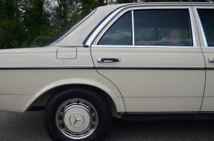 Mercedes-Benz 240 D 1983 года  (EU)